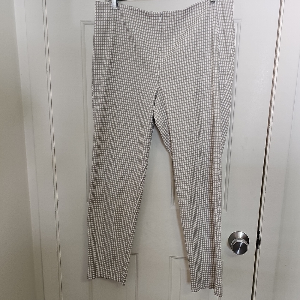 J'Envie Checkered Pants in Gray And White. Size 12. 87% Cotton.‎ USA